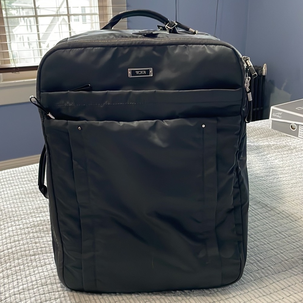 Tumi Voyageur Nylon Leisure Travel Gray Carry On Luggage Suitcase Wheels